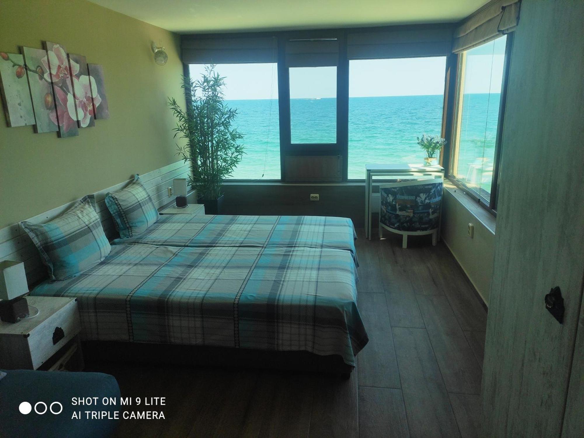 Hemingway Rooms In Happy Beach Varna Exterior foto